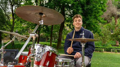 Canvas Print Youngster thoroughly enjoying drumming with passion and contagious energy