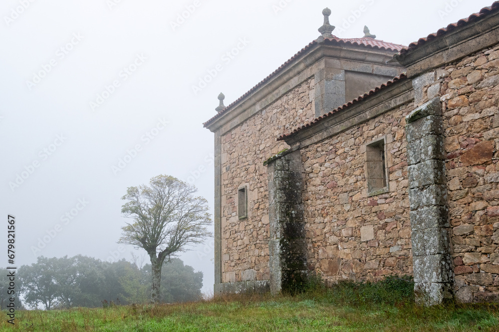 Ermita del Castillo de Fariza en un día de niebla, Zamora,  Castilla y León