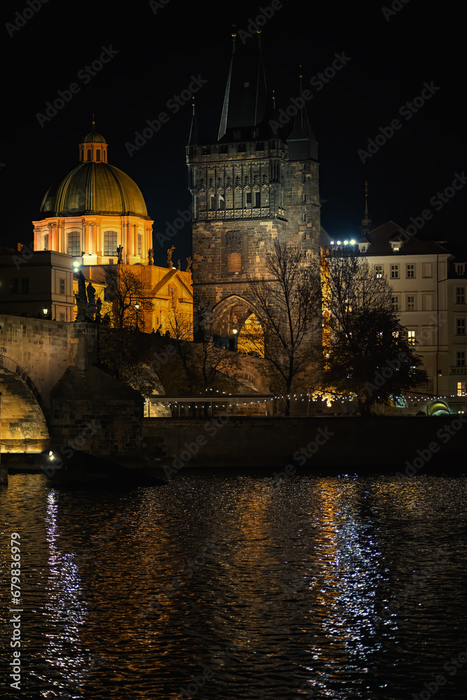 Obraz premium night boat trip through Prague