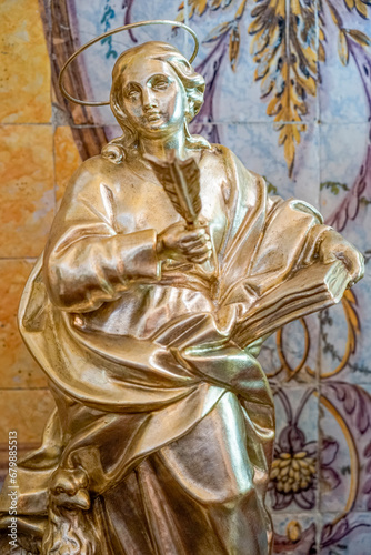 small golden statue representing saint john present in the church of santo antonio in lisbon.