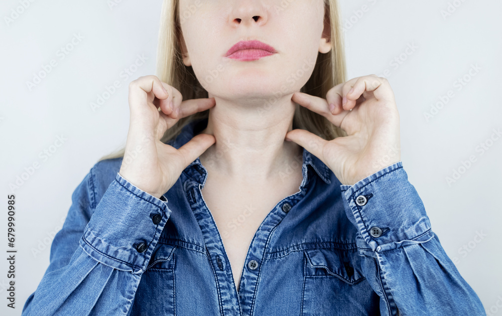 Venus rings. Skin folds on the neck due to loss of elasticity. Removal