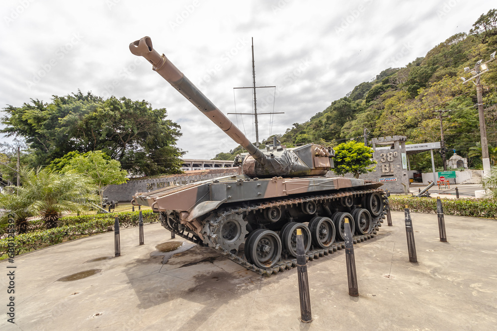 tanque de guerra antigo exposto em praça pública na cidade de Vila Velha, Estado do Espirito Santo, Brasil tanque de guerra antigo exposto em praça pública na cidade de Vila Velha, Estado do Espirito Santo, Brasil
