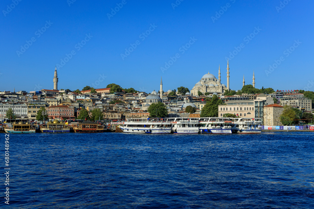 スレイマニエ・モスクとベヤズット・タワー　イスタンブール旧市街