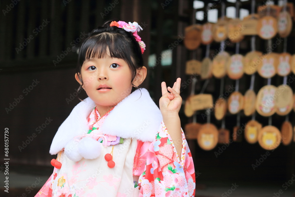 七五三や初詣をしている子供