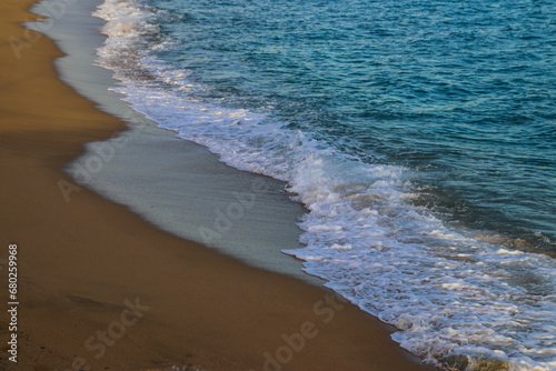 Canvas-taulu Orilla del mar por la tarde mar azul