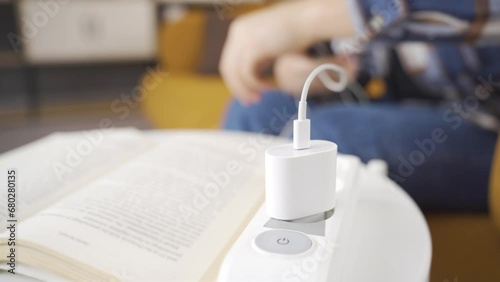 Wallpaper Mural Phone on charge, energy consumption. Torontodigital.ca