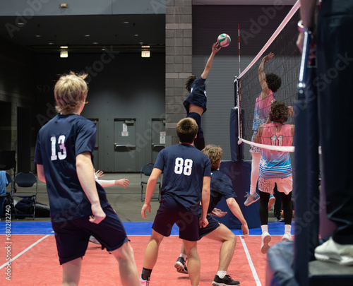 Outside hitter atacking agains single block