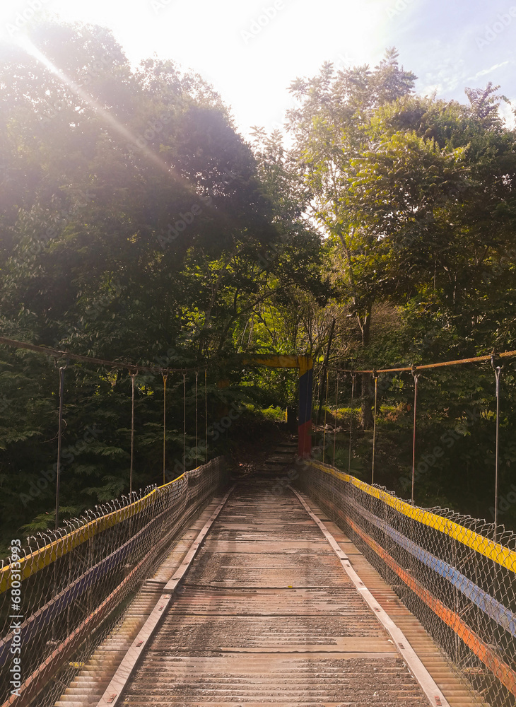 Fototapeta premium San luis, antioquia, colombia, acuático, río, naturaleza, cascada, paisaje, bosque, arroyo, roca,, montaña, verde, chorros, nativo, caer, aparcar, gemas, viajando, escénico, puente