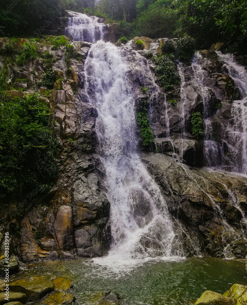 Fototapeta premium San luis, antioquia, colombia, acuático, río, naturaleza, cascada, paisaje, bosque, arroyo, roca,, montaña, verde, chorros, nativo, caer, aparcar, gemas, viajando, escénico, charco 