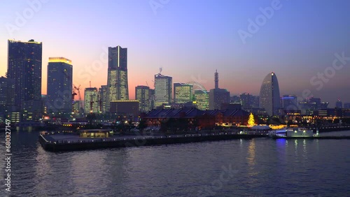 Wallpaper Mural 大桟橋から見る横浜みなとみらいの夕景　横浜 Torontodigital.ca