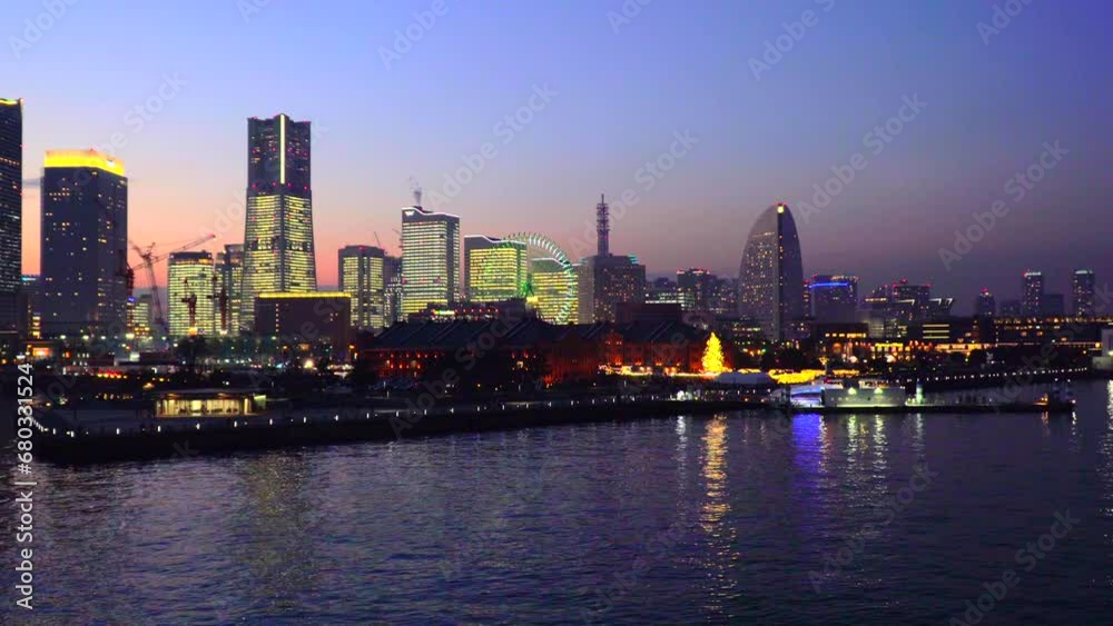 大桟橋から見る横浜みなとみらいの夕景 横浜 大桟橋から見る横浜みなとみらいの夕景 横浜