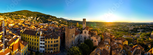 Obraz na płótnie Aerial view of Grasse, a town on the French Riviera, known for its long-established perfume industry w salonie