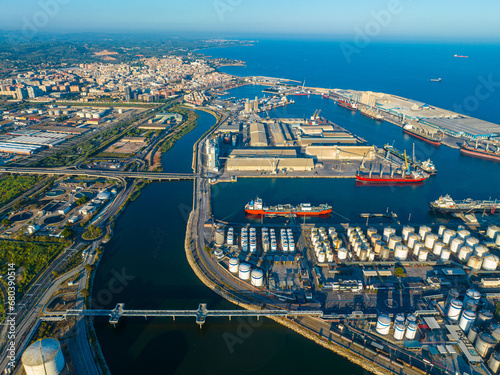 Obraz na płótnie Aerial voew of the port of Tarragona, (Port de Tarragona), one of the largest seaports of Spain w salonie