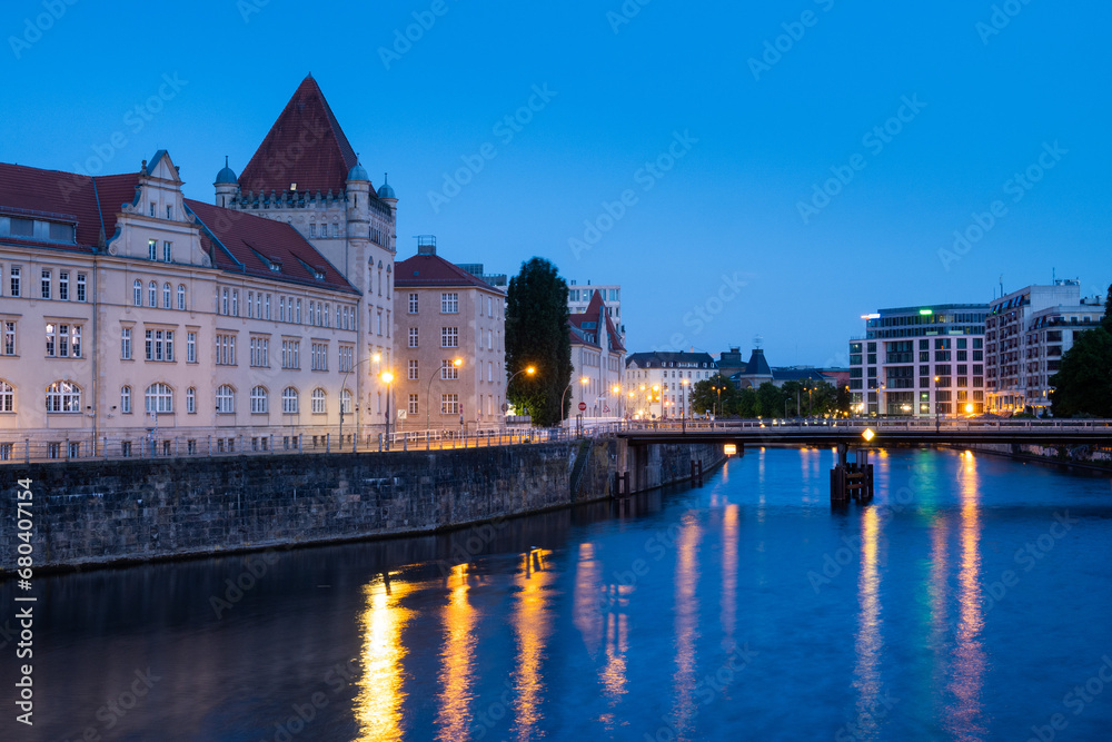 Obraz premium Berlin water reflection