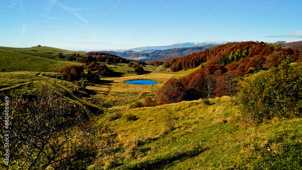 Altopiano di Lessinia. Panorama autunnale sui pascoli e le malghe. Provincia di Verona.Veneto, Italia