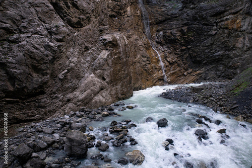 협곡의 흐르는 강
