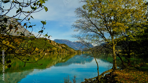 Lago di Cavedine. Panorama autunnale. Provincia di Trento. Trentino Alto Adige, Italia