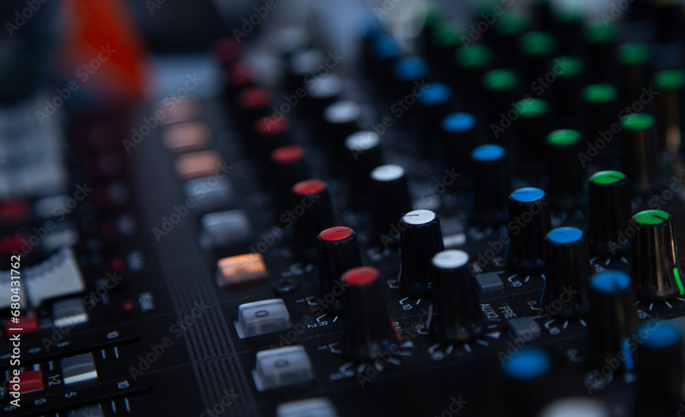 audio mixing console