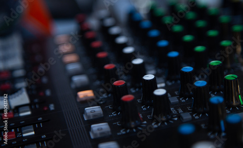 audio mixing console