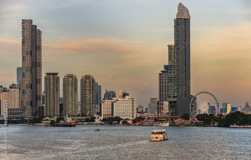 Fototapeta premium View of the buildings with a river in the foreground of the city of Bangkok