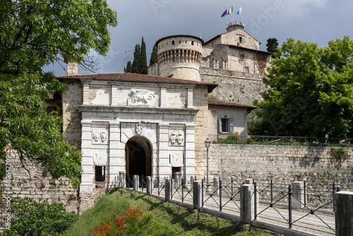 Entrée du château de Brescia photo