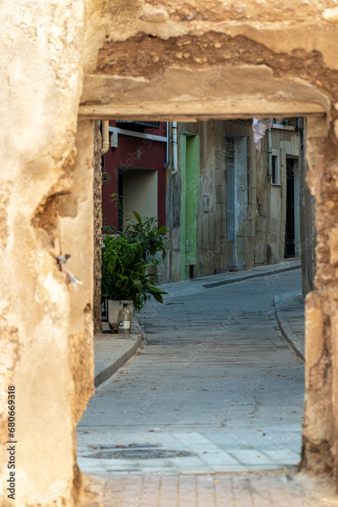 Entrance door to the alley, in Cocentaina, Alicante (Spain)