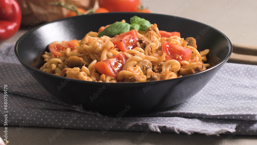 Italian Pasta with Tuna and Basil Italian Pasta with Tuna and Basil
