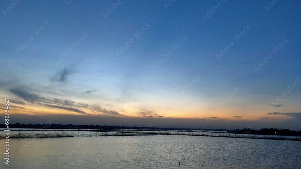 Obraz premium Malabon dike on a cold November morning