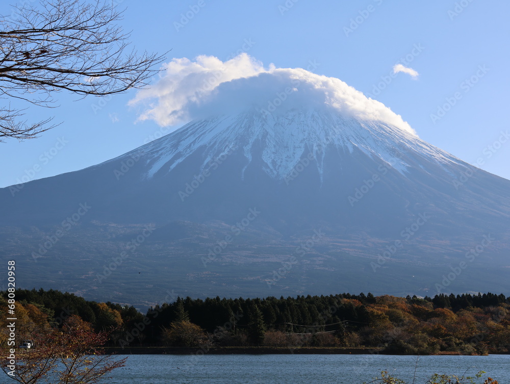秋の田貫湖からの富士山