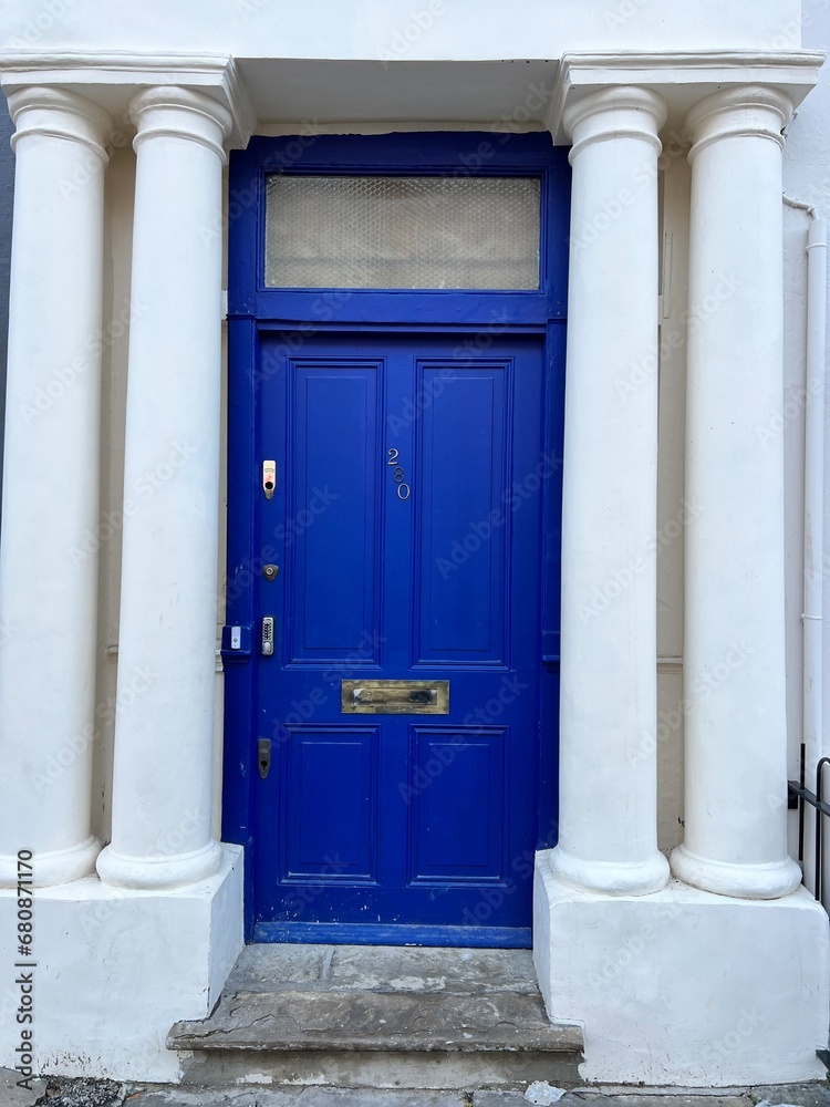 Fototapeta premium Blaue Tür in Notting Hill aus Film 