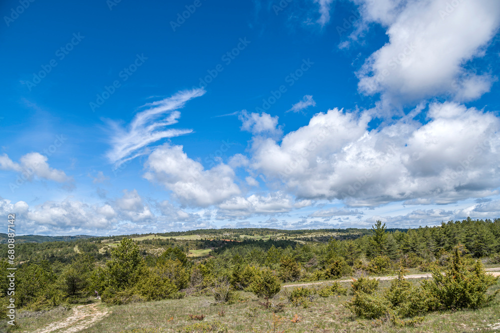 Fototapeta premium Panorama du causse de Sauveterre à Champerboux, Lozère, France