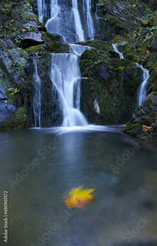 Fototapeta Naklejka Na Ścianę i Meble -  Agireta waterfall, Autumn in the Agireta waterfall between Zestoa and Deba.