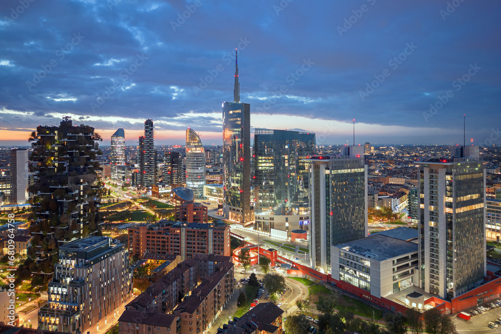 Obraz premium Milan, Italy Cityscape at Dawn