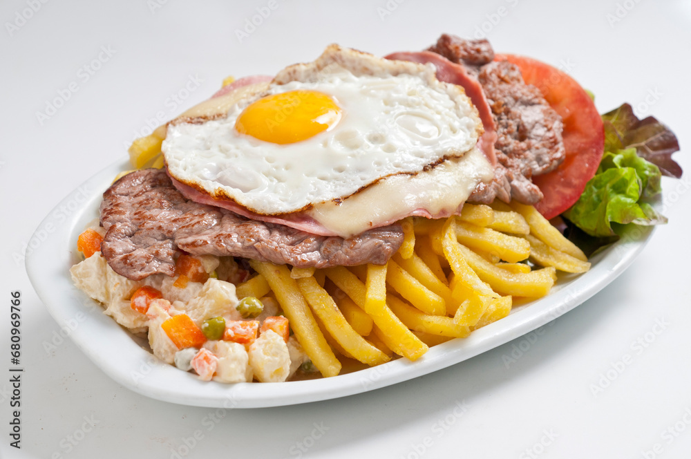 Chivito al plato, El chivito es uno de los platos más típicos de Uruguay. se trata de un bife de carne de vaca, huevo, jamón, queso mozzarella, papas fritas y ensalada rusa Chivito al plato, El chivito es uno de los platos más típicos de Uruguay. se trata de un bife de carne de vaca, huevo, jamón, queso mozzarella, papas fritas y ensalada rusa