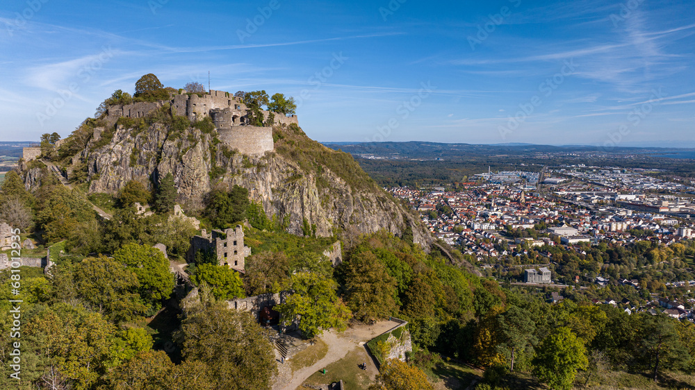 Burgruine vor Stadt