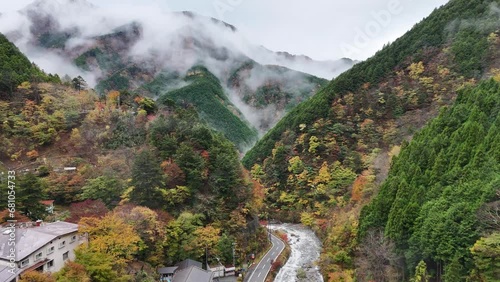 梅ヶ島温泉の紅葉、日本のドローン映像、静岡県静岡市葵区