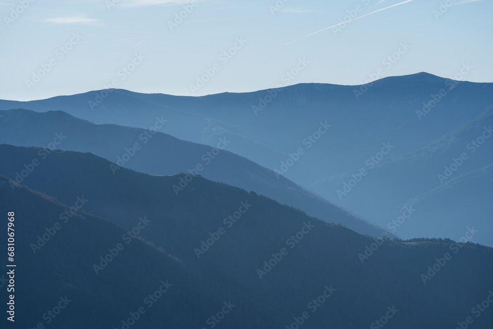 Obraz premium Blue mountains with beautiful haze. Background with space for text.
