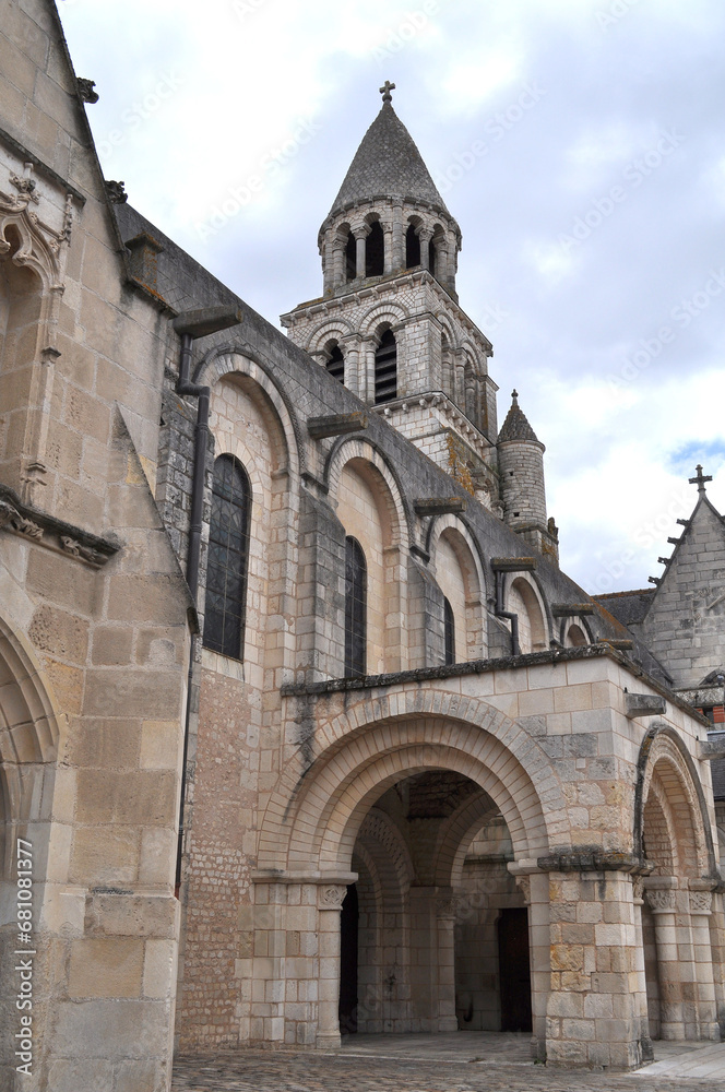 Eglise Saint-Hilaire, Poitiers