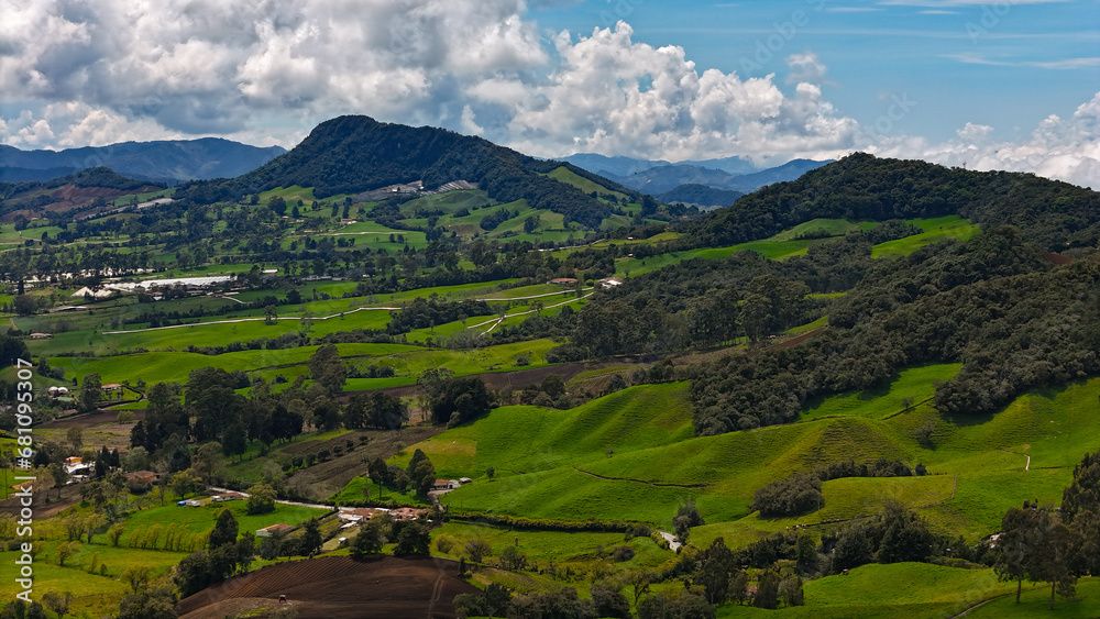 Amplio paisaje en las montañas que separan a la Unión con el municipio de La Ceja