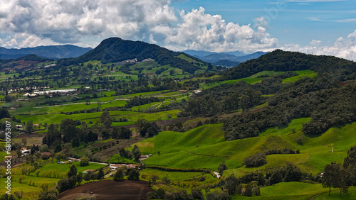 Amplio paisaje en las montañas que separan a la Unión con el municipio de La Ceja