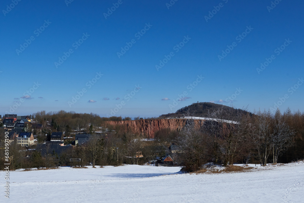 Altenberg im Osterzgebirge im Winter mit Blick zur Pinge und zum Geising
