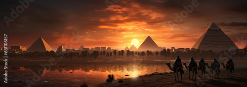 Panorama piramid w Kairze o zachodzie słońca. 