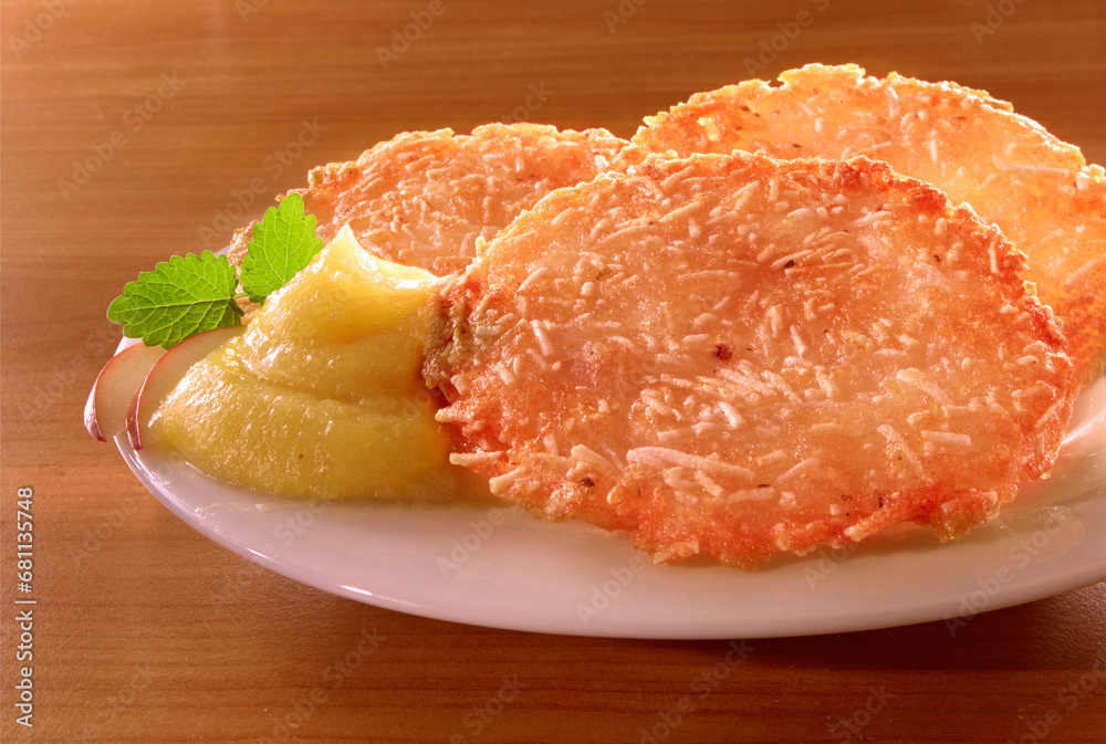 Kartoffelpuffer, Apfelmus, Puffer, Kartoffeln, frittiert, Kartoffelpuffer, Apfelmus, Puffer, Kartoffeln, frittiert,