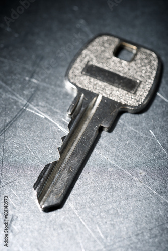 Key on a scratched metal surface © WINDCOLORS
