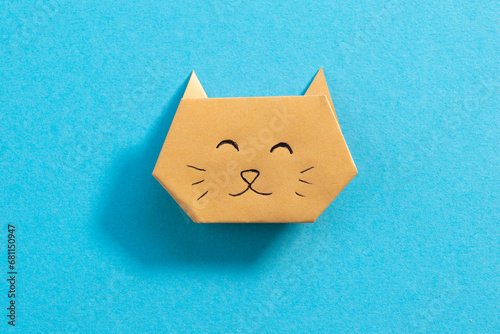 Step by step photo instruction how to make origami paper kitty. Simple diy kids children's concept.