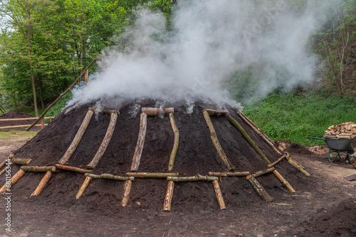 Holzkohleherstellung