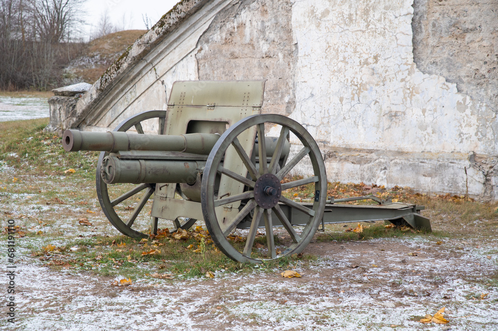 Old artillery weapons from the First World War
