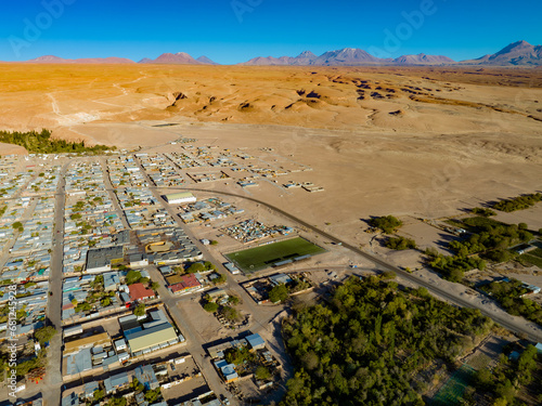 Vista aérea do povoado de Toconao, localizado no deserto em San Pedro de Atacama. Chile.  photo