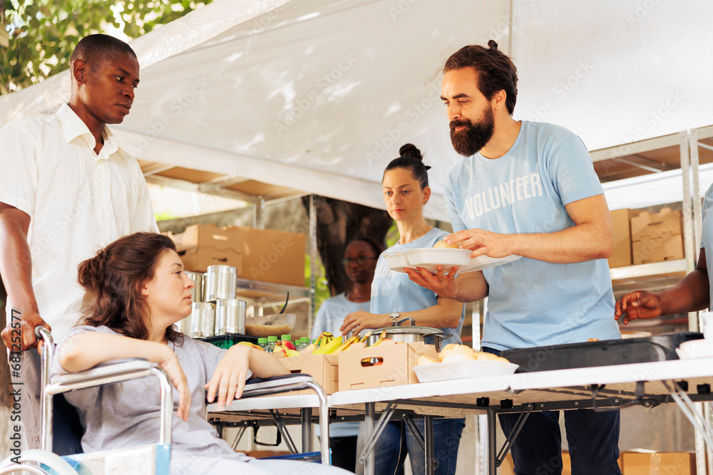 Φωτογραφία Volunteers happily provide food to diverse needy individuals, homeless, sick, disabled