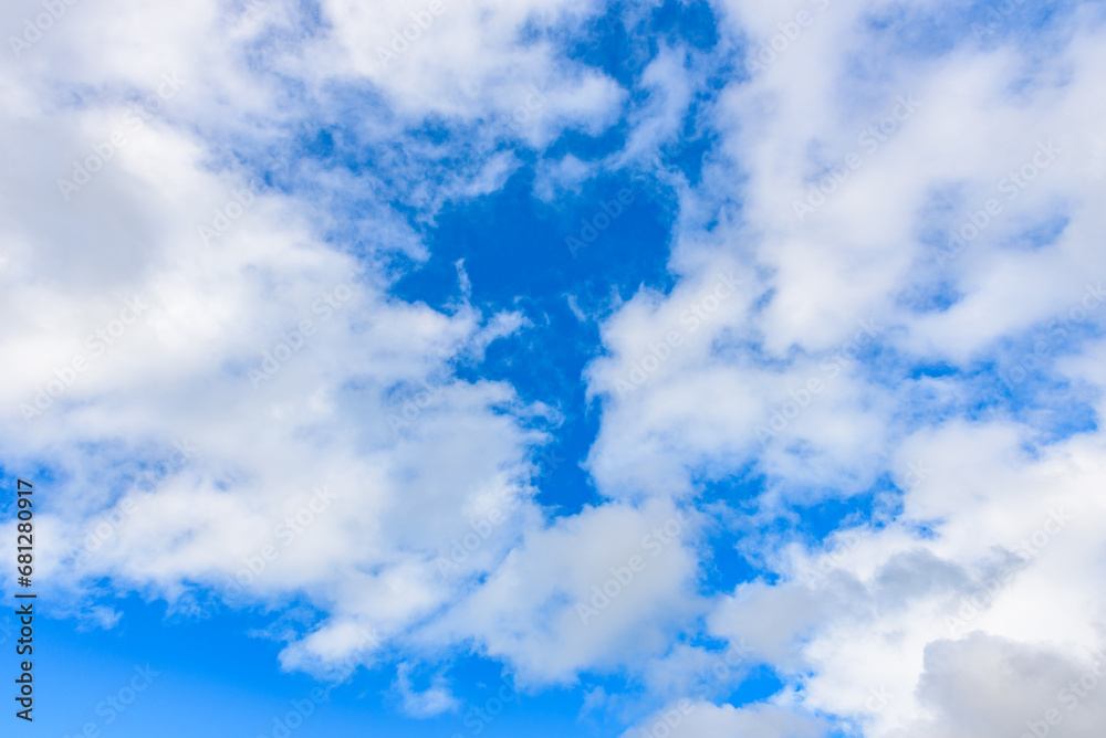 Obraz premium Beautiful blue sky and clouds for background